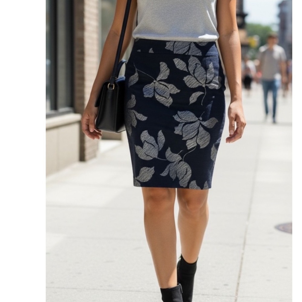 Ann Taylor Factory Navy Blue Silver Floral Jacquard Pencil Skirt Size 12